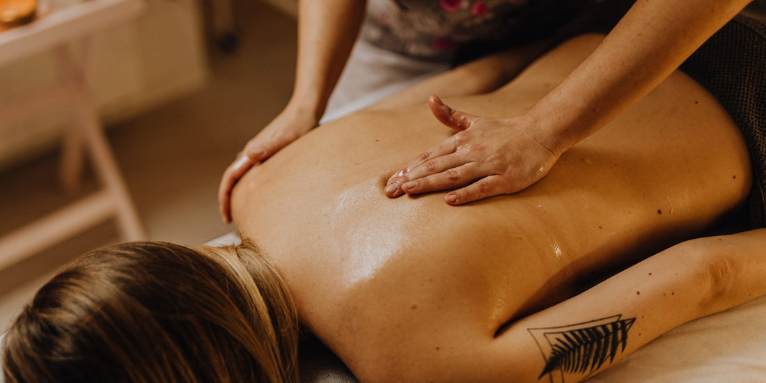 Hoe warm moet massageolie zijn? De ideale temperatuur uitgelegd