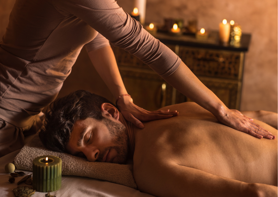 De geschiedenis van massage en olieverwarming: Een warme reis door de tijd